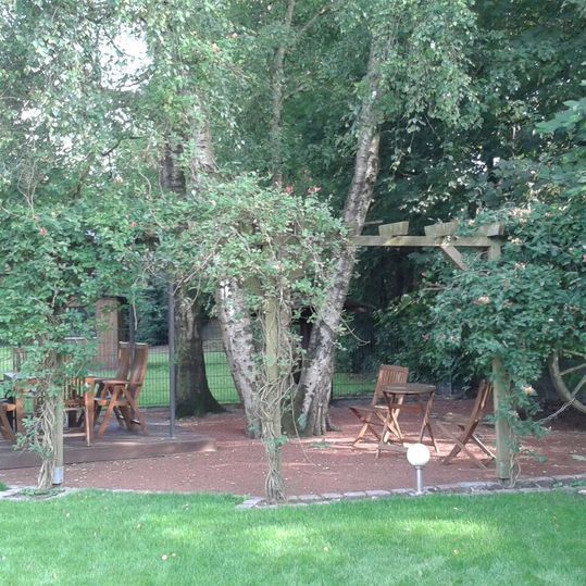 Werner Pöpping Gartengestaltung in Coesfeld - Versteckter Garten mit verzierten Birken